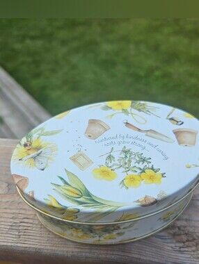Marjolein Bastin oval tin with lid yellow 1990s